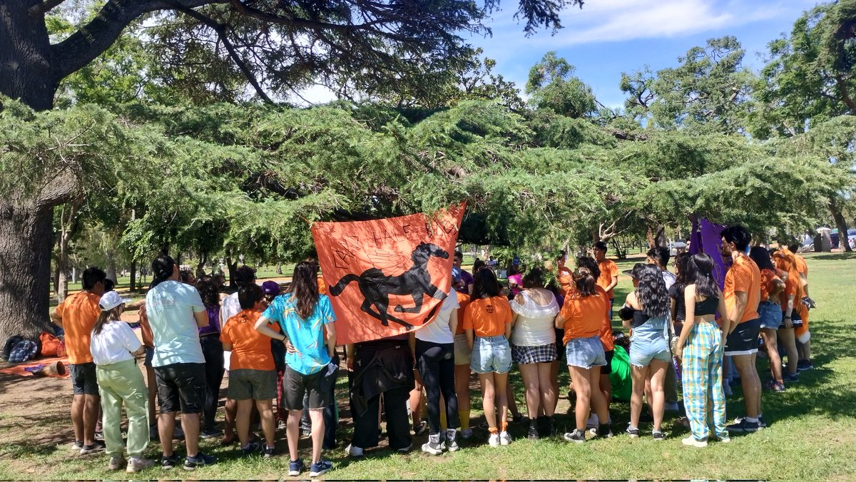 ArgDemigods's tweet photo. Hola, somos la comunidad de Demigods Argentina, hace 6 años que hacemos reuniones presenciales en Palermo, Buenos Aires y desde la pandemia que tenemos una comunidad virtual en donde recreamos el campamento de Percy Jackson.

#Integracionespjoconalex https://t.co/SR8wQdd8wJ
