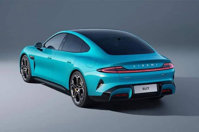 Qué tal? @xiaomi entra al terreno de los coches eléctricos con su nuevo concepto el #XiaomiSU7 con batería de 150 kWh, doble motor y tracción a las cuatro ruedas, velocidad punta de 265 km/h y aceleración de 0 a 100 km/h en 2,78 seg. Nuevo rival de #Tesla ? #MWCBarcelona2024