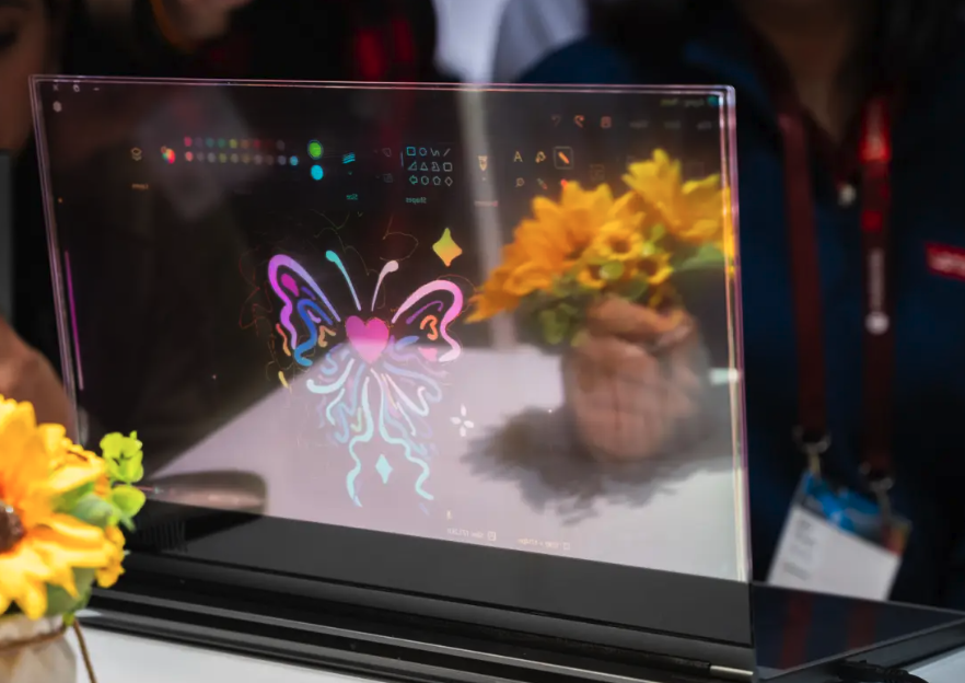 ¿Una computadora con pantalla transparente?
<a href="/Lenovo/">Lenovo</a>
presenta en #MWCBarcelona2024 la ThinkBook Transparent Display Laptop Concept, una Laptop con una pantalla MicroLED de 17,3 pulgadas sin bisel, con un 55 por ciento de transparencia cuando sus píxeles están apagados.