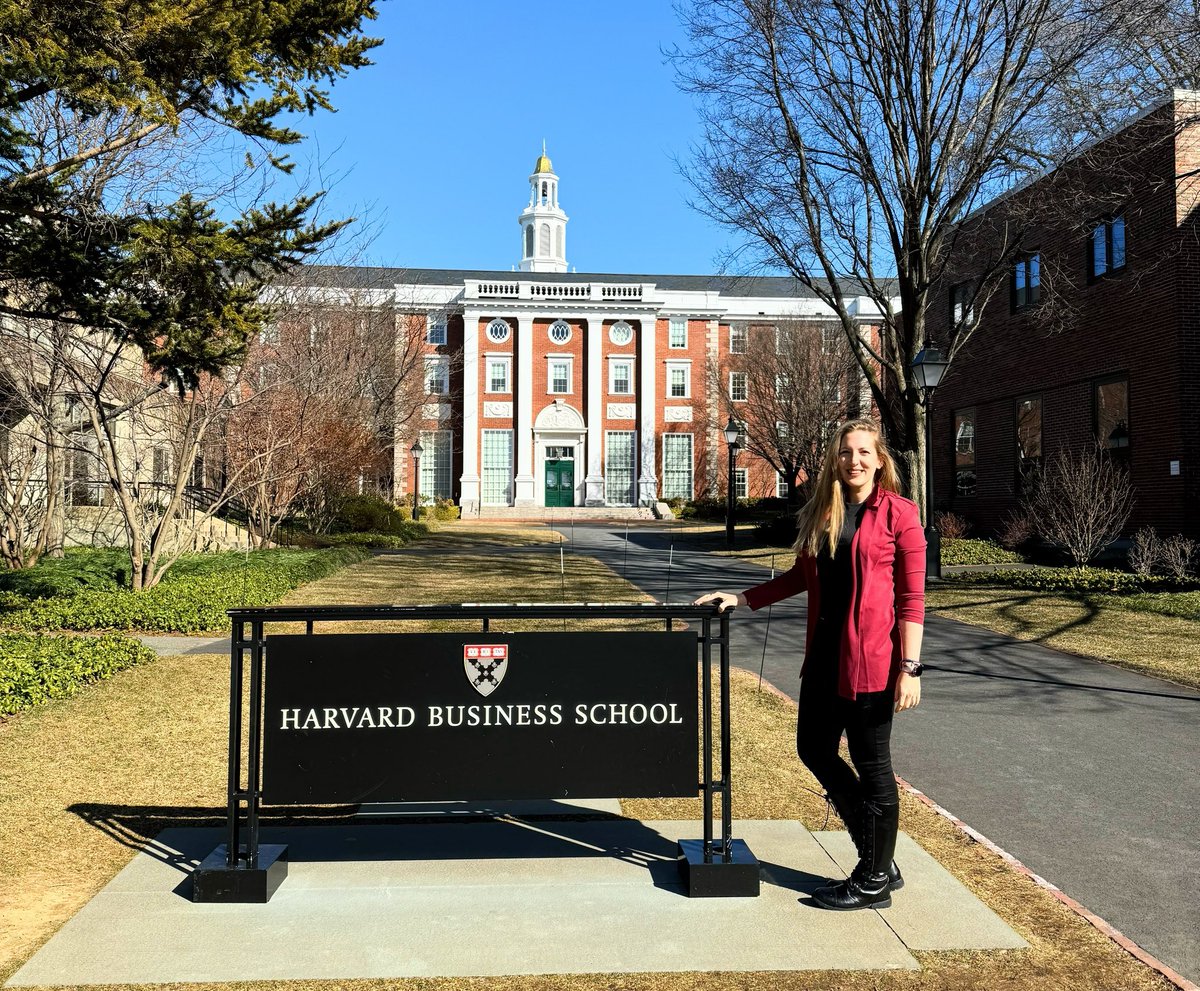 Thrilled after spending the day at Harvard Business School teaching MBA students how to build AI experiences from the ground up as part of our AI Product Management sprint. I discussed how to approach the ‘0 to 1’ world, how to solve with hardware/new form factors in mind based