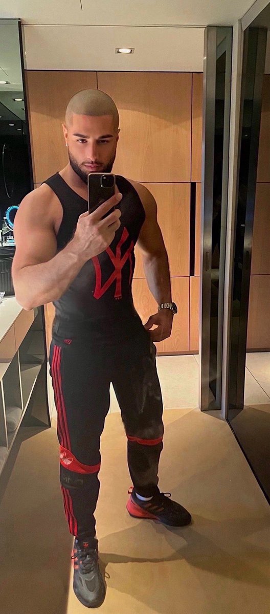 POV: When your new personal trainer is too🔥 …to think about exercise.     Onlyfans.com/lipo_six