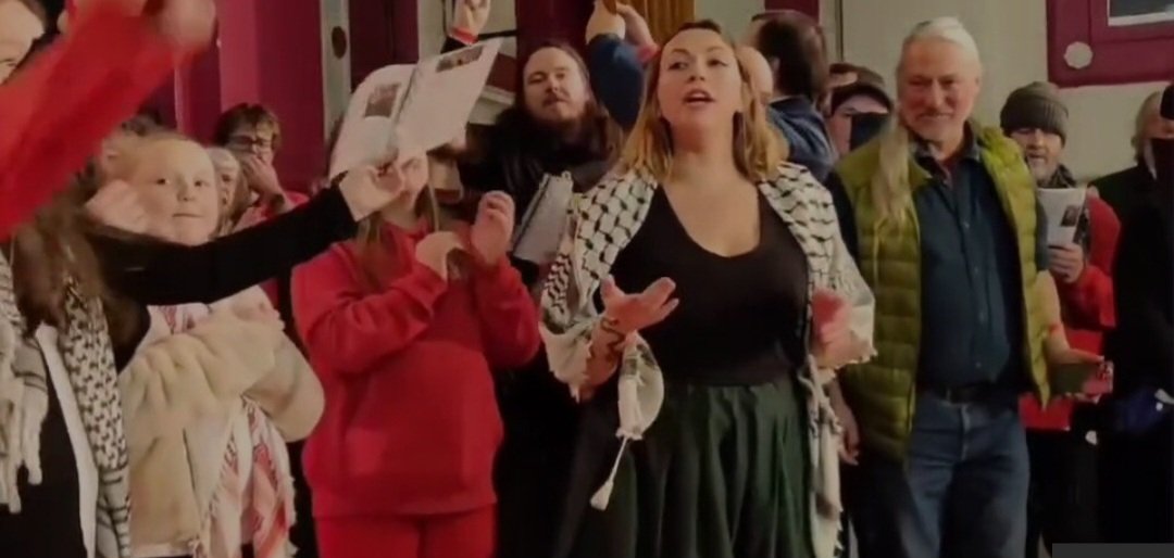 For the avoidance of doubt, given that so many feminists are remaining silent on Palestine, I'd like to use this platform to convey my solidarity with @charlottechurch She is showing her support to the cause of the Palestinians, using her voice and influence to do so. Diolch.