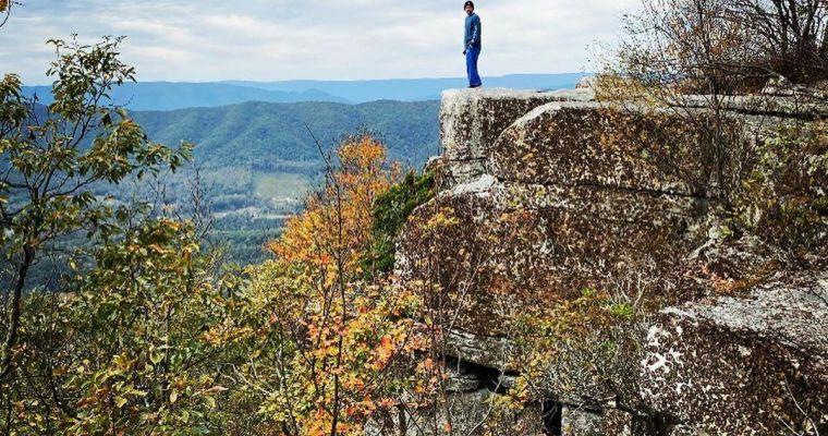As spring approaches, Arlington is the perfect jumping-off point for some of the capital region’s top hiking spots. Stretch your legs on these fabulous trails during your Arlington trip. 🥾🍃 #AllinArlington

📷: Zaylertypach - IG

Learn more: stayarlington.com/blog/day-hikes…