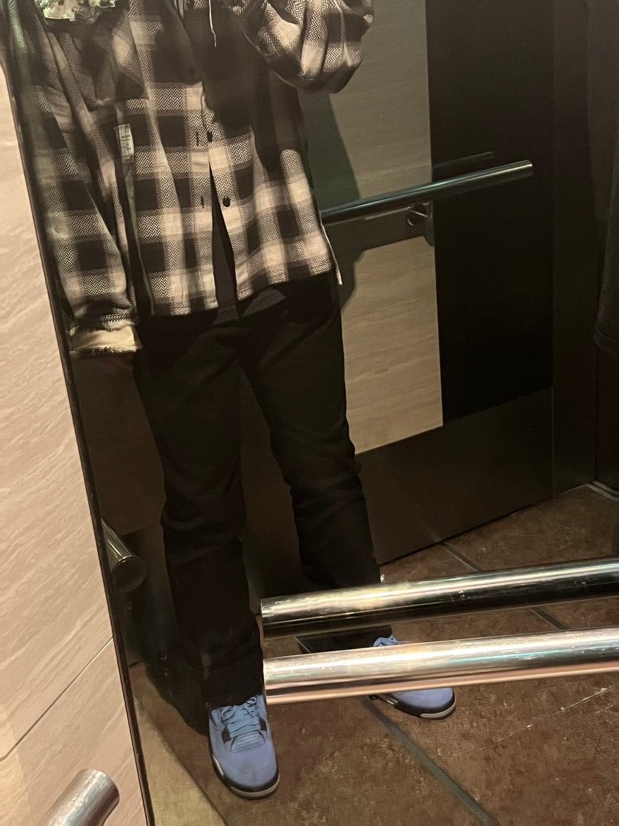 sheepsheep1902's tweet photo. 就…还挺反差的🥵#4i #四爱小狗 #4i男 https://t.co/fZcgCwqjlN