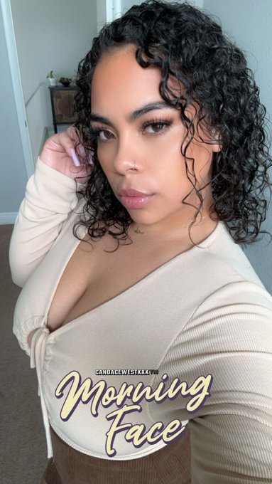 Happy monday to all the sexy MILFS including me ? https://t.co/JsgnlXvwBi