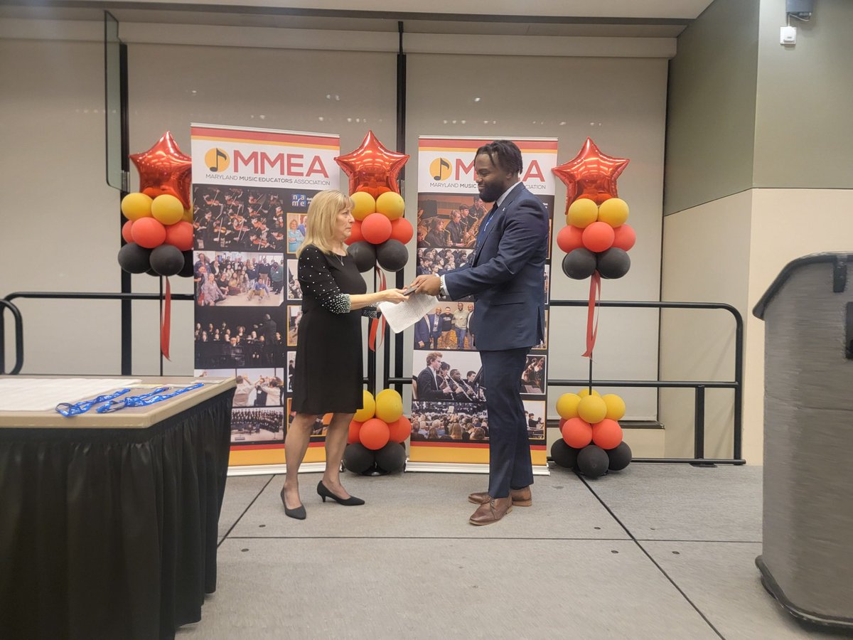 Mr. Gray tweet media