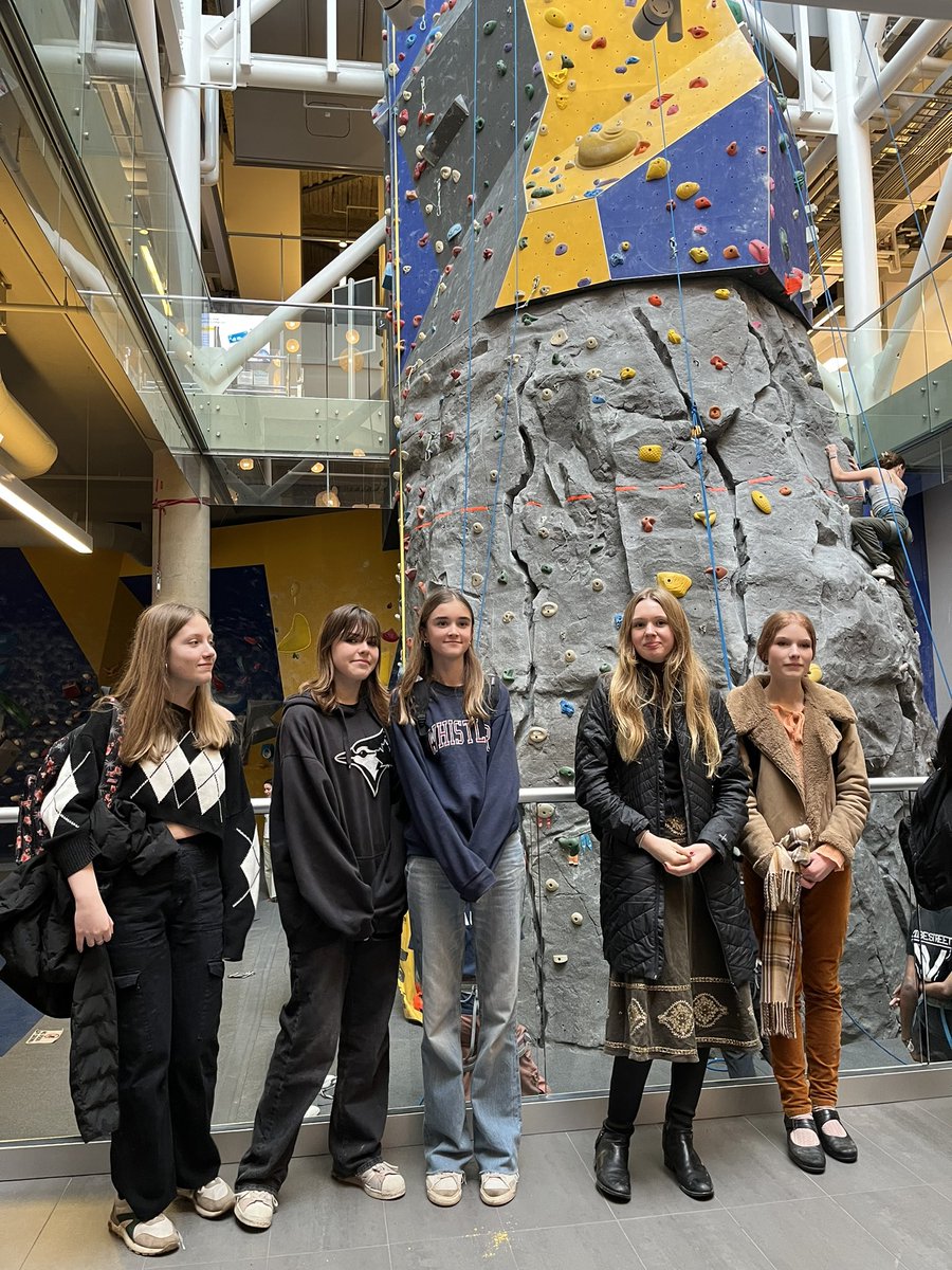 SD61 Career Programs (@sd61careers) on Twitter photo Why did we bring 400 <a href="/sd61schools/">Greater Victoria School District</a> Grade 8s to <a href="/uvic/">UniversityOfVictoria</a>?
Because 75% of jobs in their future will need some post-secondary training or education.
Exposure is key for students in the middle years & gets them thinking about the areas they are curious about & want to explore further. Why did we bring 400 <a href="/sd61schools/">Greater Victoria School District</a> Grade 8s to <a href="/uvic/">UniversityOfVictoria</a>?
Because 75% of jobs in their future will need some post-secondary training or education.
Exposure is key for students in the middle years & gets them thinking about the areas they are curious about & want to explore further.