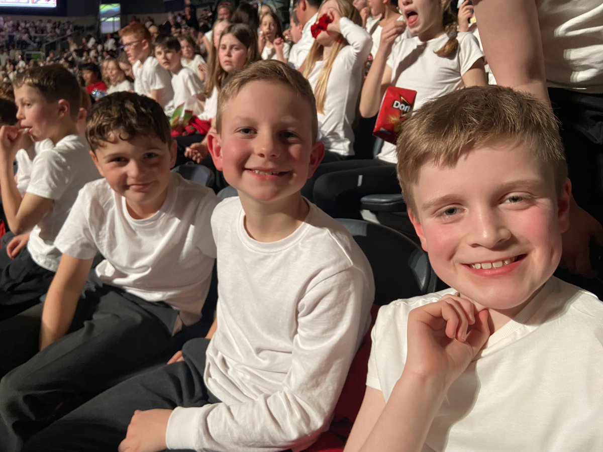 FSLprep's tweet photo. What a night at #PeaceProms24! 🎵
A huge well done to our 50 KS2 children who took part in the concert. You were brilliant! 🎤 🎶
Thanks to conductor Gregg Beardsell and Peace Proms - Cross Border Orchestra of Ireland @cboiofficial for this unforgettable experience. ❤️💛💚 https://t.co/qkqZP3WGS3