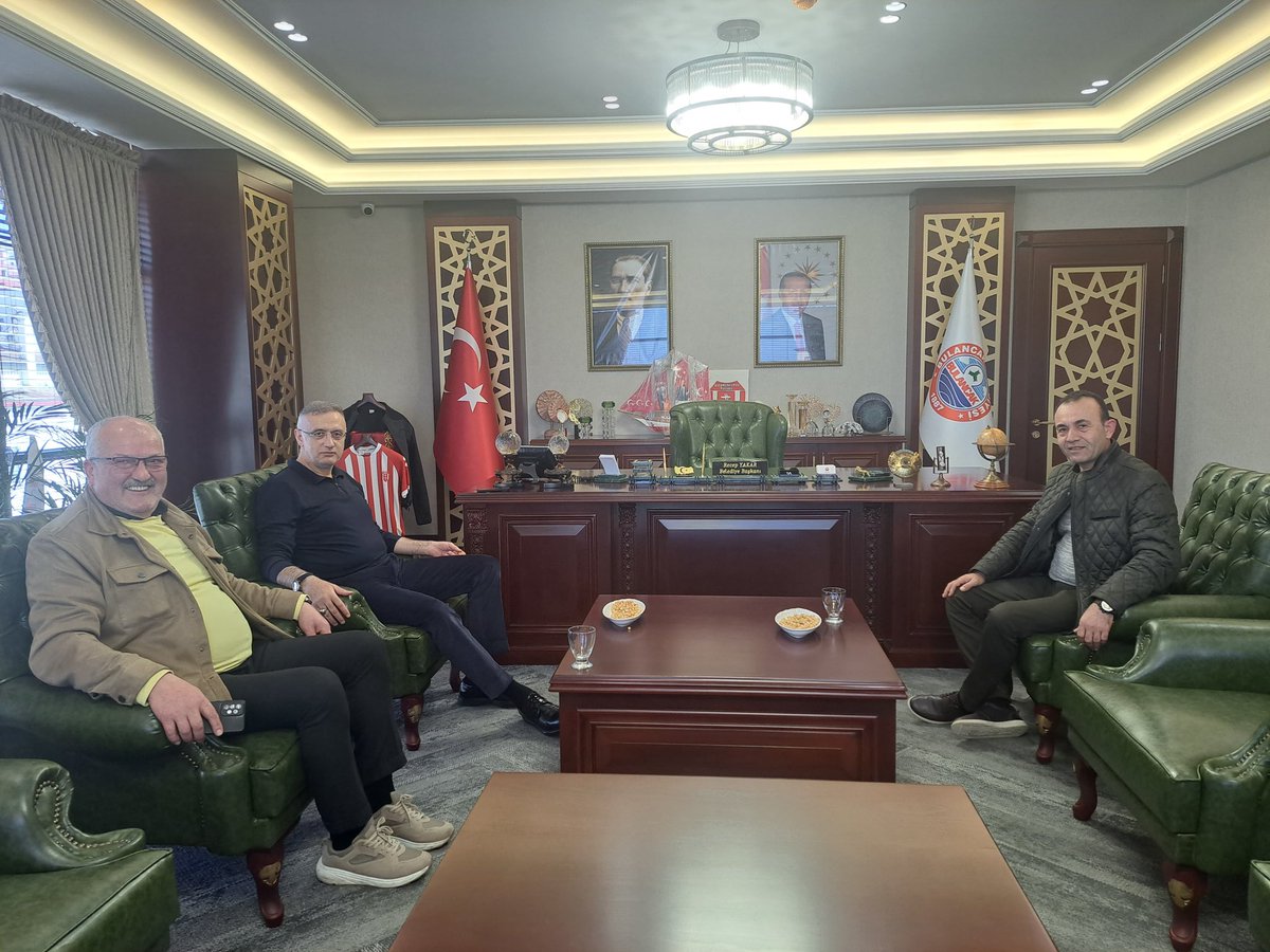 recepyakar028's tweet photo. Gün içerisinde bizleri ziyaret eden eski İlçe Emniyet Müdürümiz Bünyamin Akkaya ve Hüdai Türüdüoğlu’na nazik ziyaretlerinden dolayı teşekkür ediyorum. https://t.co/MIbvLxFc5U