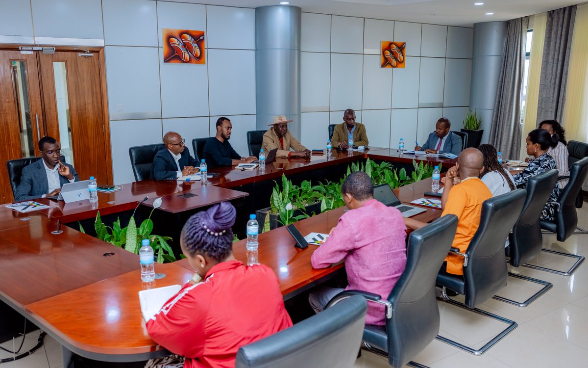 City of Kigali (@cityofkigali) on Twitter photo Today, the City of Kigali Mayor <a href="/dusengiyumvas/">Samuel DUSENGIYUMVA</a> had an interactive session with Minister of State <a href="/XandrineUmutoni/">Sandrine Umutoni</a> and <a href="/RwandaArtsIn/">RAI</a> team. They reflected on the #KigaliTriennial2024's success and other initiatives to make Kigali entertainment and cultural hub. Today, the City of Kigali Mayor <a href="/dusengiyumvas/">Samuel DUSENGIYUMVA</a> had an interactive session with Minister of State <a href="/XandrineUmutoni/">Sandrine Umutoni</a> and <a href="/RwandaArtsIn/">RAI</a> team. They reflected on the #KigaliTriennial2024's success and other initiatives to make Kigali entertainment and cultural hub.