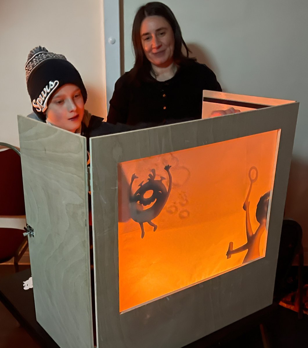 Playing with my new shadow puppet theatre at last week's #DarkSkies event @HertfordTC. With thanks to @lapdSimon for building the theatre and to Steve Heliczer from @HertfordAstro for the photo. But do you recognise the book @maverickbooks?