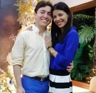Él es Diego Armando Salguero Silva socio de Corporación Wings, implicado en el delito de estafa, fue el que últimamente dio la cara calmando a las personas que su dinero ya iba a ser desembolsado, pedimos a las autoridades hacer profunda investigación. <a href="/FGR_SV/">Fiscalía General de la República El Salvador</a> <a href="/FiscalGeneralSV/">Rodolfo Delgado</a>