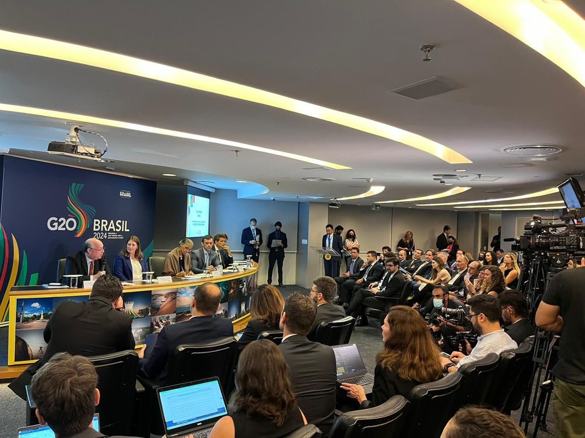 O governo federal anunciou nesta segunda-feira (26) em São Paulo parcerias com o Banco Mundial e o Banco Interamericano de Desenvolvimento (BID) para impulsionar investimentos externos em projetos de baixo carbono no Brasil. A expectativa é que o país receba até US$ 3 bilhões