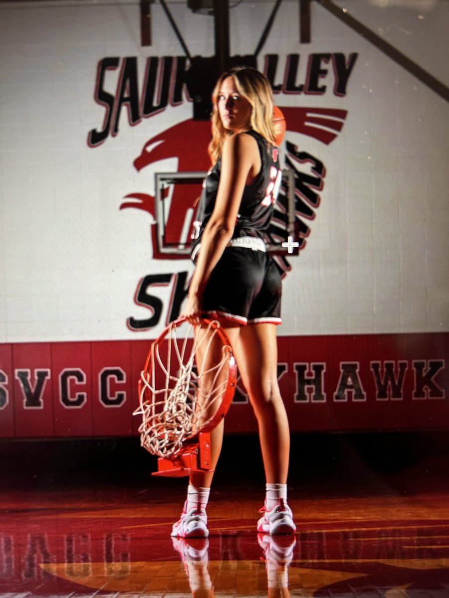 Congrats to @shelby_veltrop for winning back to back player of the week for Region 4! She helped the Skyhawks secure a conference championship with a triple double against Kishwaukee! 27 points, 15 rebounds and 10 blocks in only 22 minutes of play.