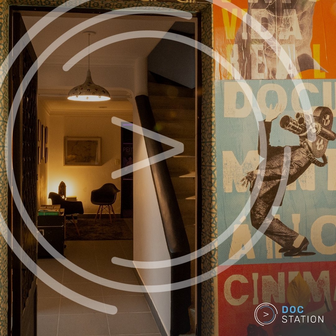 docstationplay's tweet image. A DOC STATION oferece ambientes para facilitar a pesquisa e a produção audiovisual. Realizamos salas de roteiro, acolhemos equipes de produção e disponibilizamos estúdios e locações de gravação de áudio e vídeo.

Saiba mais em docstation.com.br/estudio