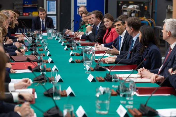 What a difference a camera angle can make - this is the "up north" tory cabinet conference from two angles<a href="/tag/bbclaurak"class="tags"><span>#bbclaurak</span></a>