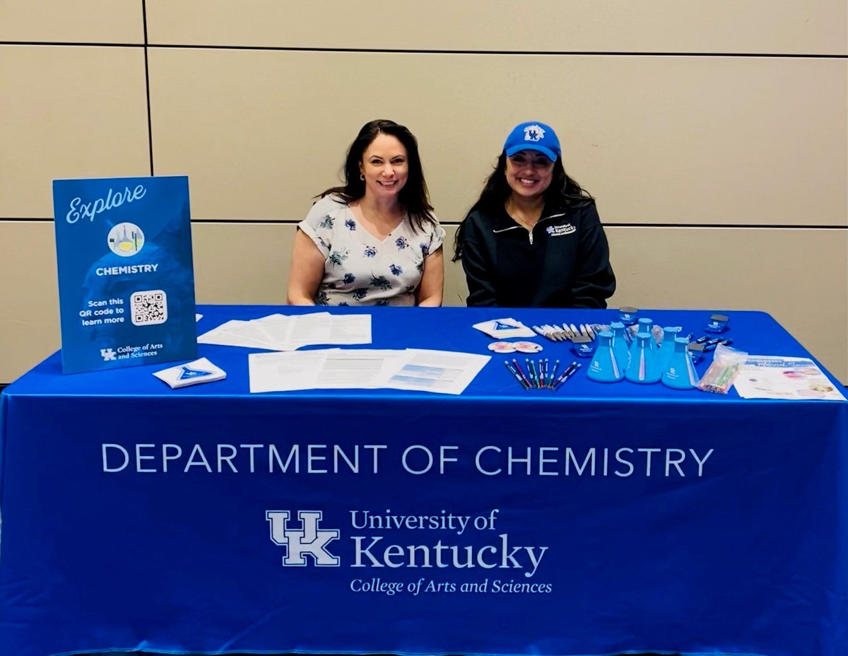 It was wonderful meeting everyone at @UKarts_sciences Admitted Student Day last Friday. Our Director of Undergraduate Studies @BethSGuiton was joined by ChemCats co-presidents Isha and Peyton, even Dean Ana stopped by to say hello!