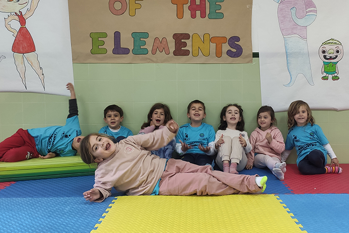 esc_idiomasfv's tweet photo. 🇬🇧 🏀 | ¡HOY ES UN GRAN DÍA! @fvictoria_es @ED_FundacionSMV
Damos la bienvenida a todos los niños y niñas al #CampamentoSemanaBlancaFV24
Estamos ansiosos por empezar esta aventura llena de actividades deportivas, talleres y actividades de inglés. 🤩 👏🏻
#wordsshapeus https://t.co/lC5aO9gp5k