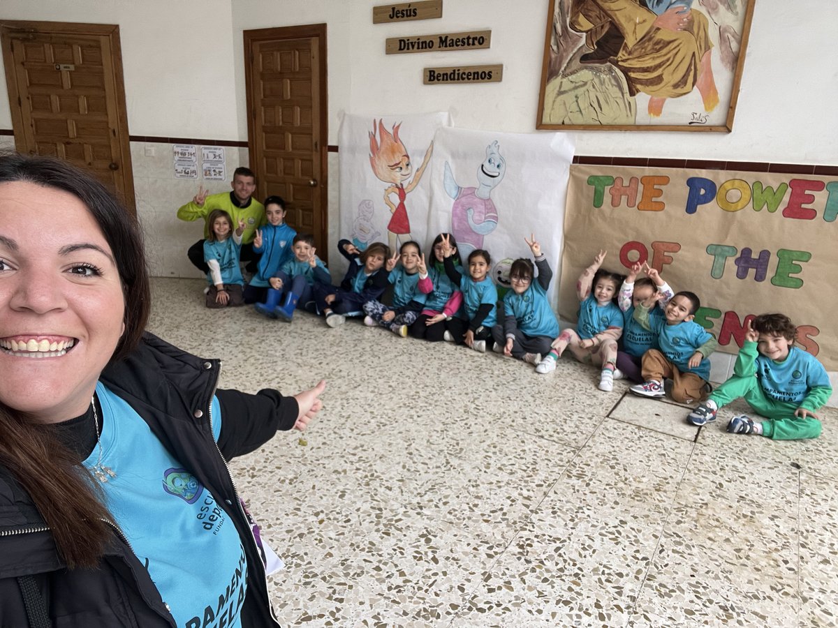 esc_idiomasfv's tweet photo. 🇬🇧 🏀 | ¡HOY ES UN GRAN DÍA! @fvictoria_es @ED_FundacionSMV
Damos la bienvenida a todos los niños y niñas al #CampamentoSemanaBlancaFV24
Estamos ansiosos por empezar esta aventura llena de actividades deportivas, talleres y actividades de inglés. 🤩 👏🏻
#wordsshapeus https://t.co/lC5aO9gp5k