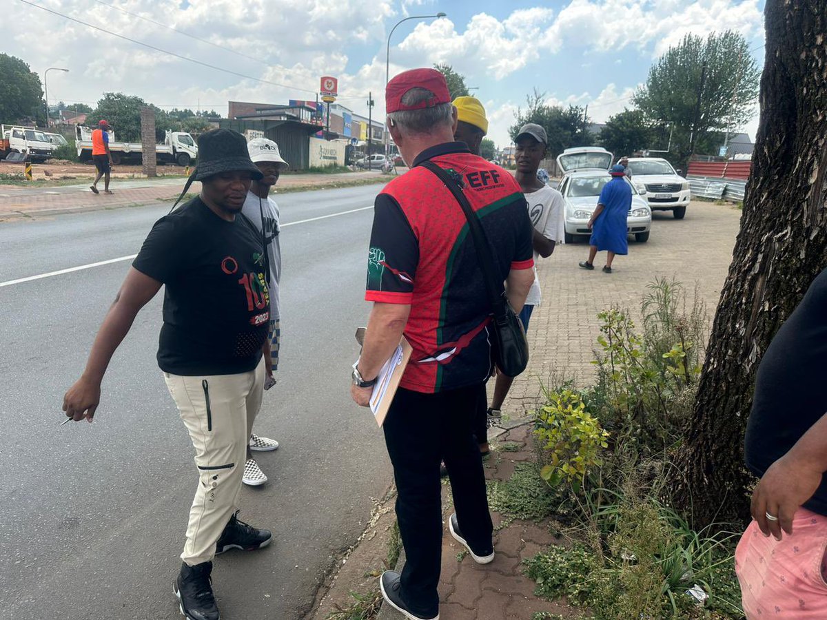 niehaus_carl's tweet photo. Our #EFFElectionCampaign was again today in full swing! Together with Commissar Moshe Koma, our #EFF Gauteng Provincial Secretary, I campaigned together with fellow Fighters today in Mofolo in Soweto.
#2024IsOur1994!
#VivaEFF! βπΎ
#VoteEFF! βπΎ
#JuliusMalemaForPresident! βπΎ https://t.co/aNMKylnm3O