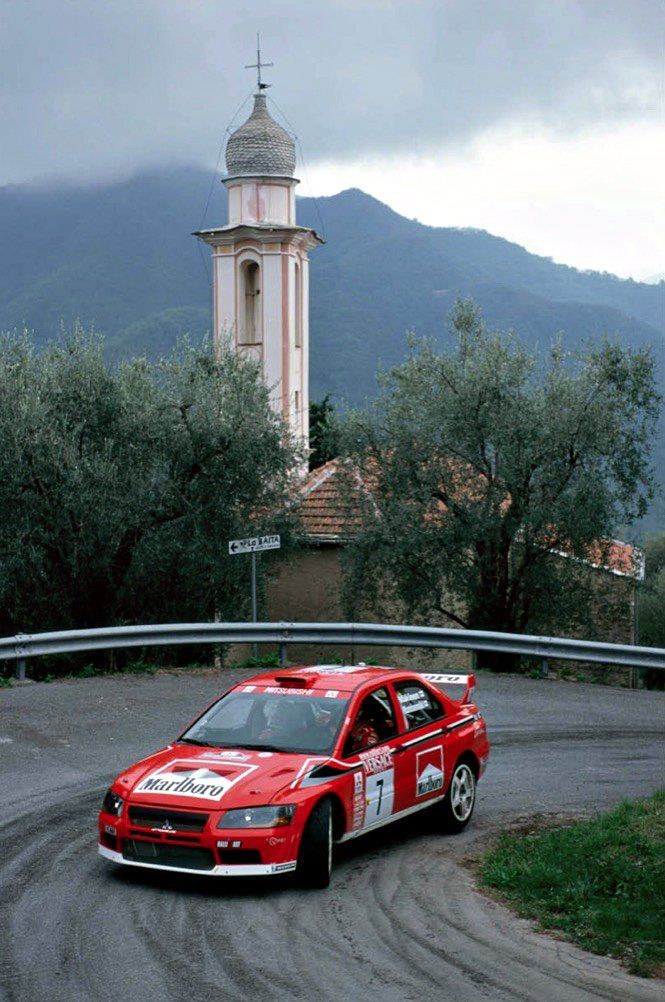 ChicaneView's tweet image. Mitsubishi Lancer Evolution VII

#rally #wrc #mitsubishi #cars #makinen #lancer #evo