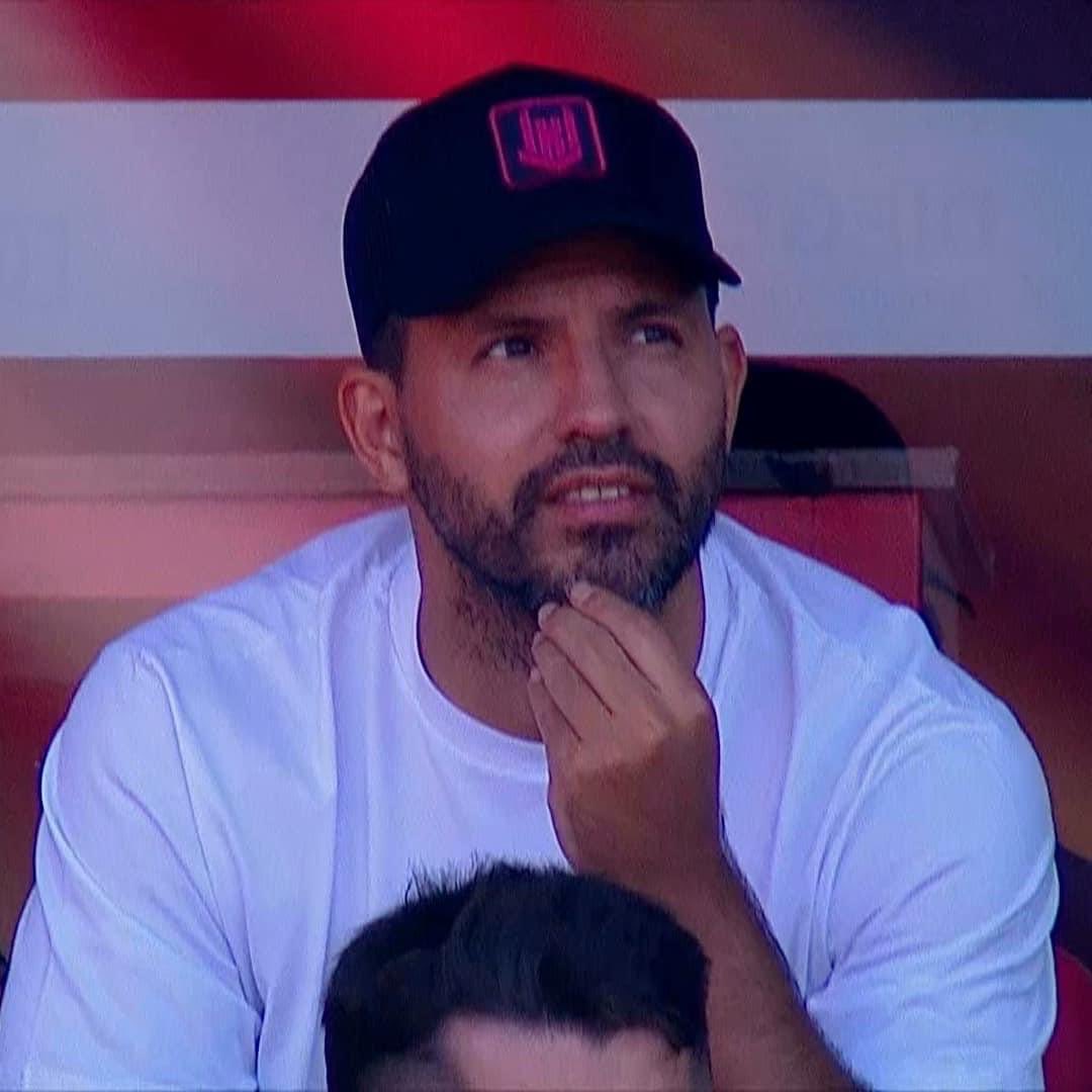Ella: –¿Me acompañás a buscar hielo?
Yo: –Pero estamos tomando birra…

Yo dos meses después: