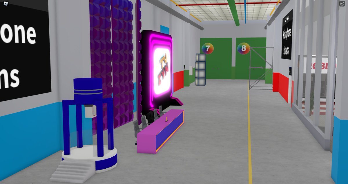 sbtroblox's tweet image. Dia de folga pelo SBT, nossos corredores vazios ecoam a solidão da segunda feira. #solidão #sbt #sbtroblox #roblox #televisão