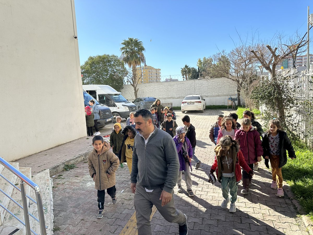 Bugün sinema etkinliği için Kızıltepe Belediyesinin misafiriydik. Belediye personellerinin sıcak karşılaması ve öğrencilerimize verdikleri kitap hediyeleri için Kendilerine teşekkür ediyoruz.
<a href="/belkiziltepe/">T.C. Kızıltepe Belediyesi</a> <a href="/makdag47/">Makdag</a> <a href="/KiziltepeKymlk/">T.C. Kızıltepe Kaymakamlığı</a> <a href="/kiziltepemem47/">Kızıltepe İlçe Milli Eğitim Müdürlüğü</a>