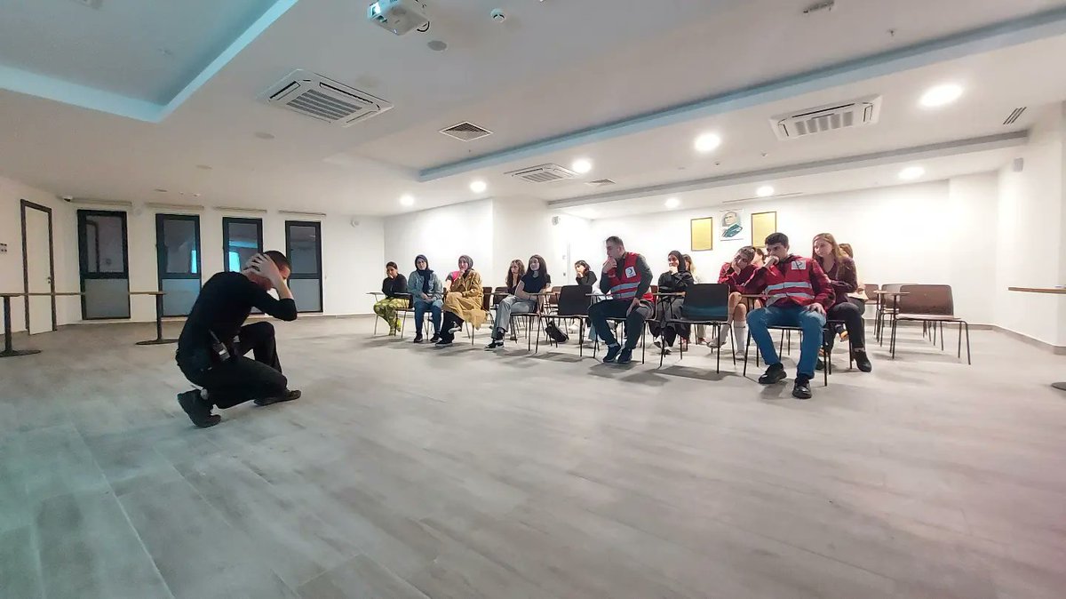 genckizilay34s's tweet photo. Genç Kızılay Şişli olarak Darülaceze Kız Yurdu' nda Deprem ve Afet Bilinci Eğitimi verdik. 🌙🏠  

#daimahazır 🌙 https://t.co/Xdf0PS15Bu