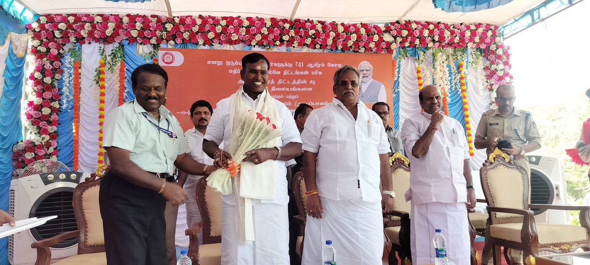 AKSaiJSaravanan's tweet photo. பாரதப் பிரதமர் திரு.@narendramodi அவர்கள் அம்ரித் பாரத் திட்டத்தின் கீழ் சுமார் 41 ஆயிரம் கோடி மதிப்பீட்டில் 554 ரயில்வே நிலையங்கள் மறுசீரமைப்பு பணி மற்றும் 1500 சாலை மேம்பாலம் மற்றும் அடிபாலம் அமைக்கும் பணி ஆகியவற்றை காணொளி மூலம் தொடங்கி வைத்தார்,  இத்திட்டத்தில் புதுச்சேரியில் உள்ள வில்லியனூர் கூடப்பாக்கம் இடையே ரயில்வே மேம்பாலம் சுமார் 37 கோடி மதிப்பீட்டில் கட்டுமான பணி தொடங்கப்பட உள்ள நிகழ்ச்சியில் மாண்புமிகு சட்டபேரவை தலைவர் @embalamrselvam மாண்புமிகு பொதுப்பணித்துறை அமைச்சர் திரு. லட்சுமி நாராயணன் மற்றும் @SelvaMPPY ஆகியோருடன் கலந்து கொண்டேன்.@BJP4Puducherry @BJP4TamilNadu
