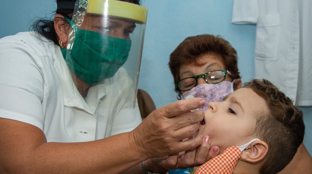 Hace 62 años de la primera campaña de vacunación antipolio en #Cuba. Y #cubanas fueron las vacunas que durante la pandemia por #Covid19 salvaron a millones. Preservar la vida del pueblo es y será siempre prioridad de la Revolución. 💉 🇨🇺 #CubaEsSalud 🇨🇺#CubaViveEnSuHistoria