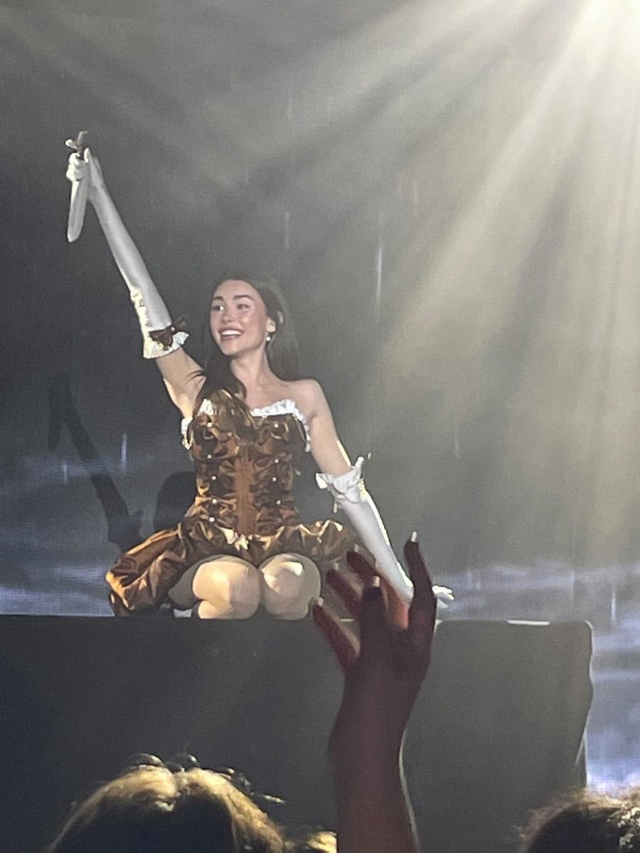 setmedefault's tweet photo. happy 3rd birthday to the most beautiful album ever , iโm so grateful i got to scream the songs back in 2022 with u!!! not long till i see again and get to scream some ls songs and sbs songs with u!!! i love u the world mads!!! #3YearsofLifeSupport https://t.co/CbkzFos2x2