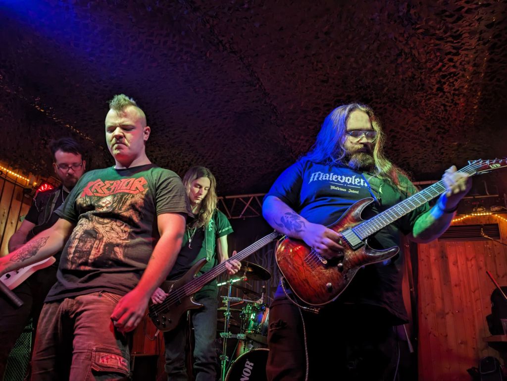 VanGore's tweet photo. Gefrierbrand, Dark Zodiak und Axit im Sakrema Rock-Keller in Pforzheim
https://t.co/X8Lzq4u2wQ
#Gefrierbrand #DarkZodiak #Axit #DeathMetal #DarkMetal #ThrashMetal #BlackMetal #Review #Werbung #FullMetalMayhem #FuckingGreat #concertphotography #Concert #LiveMetal #Sakrema https://t.co/GLUhquiSfU