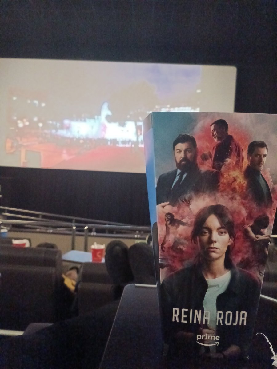 laupando's tweet photo. Disfrutando una tarde diferente, en la premier de #ReinaRoja de @PrimeVideoES en Bilbao. @JuanGomezJurado https://t.co/7Ek6Y9pDAs
