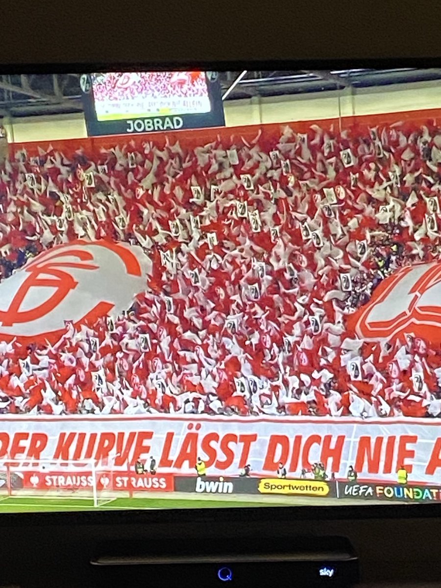 oetzi76's tweet photo. Nach dem furchtbaren Spiel gestern schaue ich jetzt nochmal #SCFRCL 🤍❤️ https://t.co/rNrIyjkphm