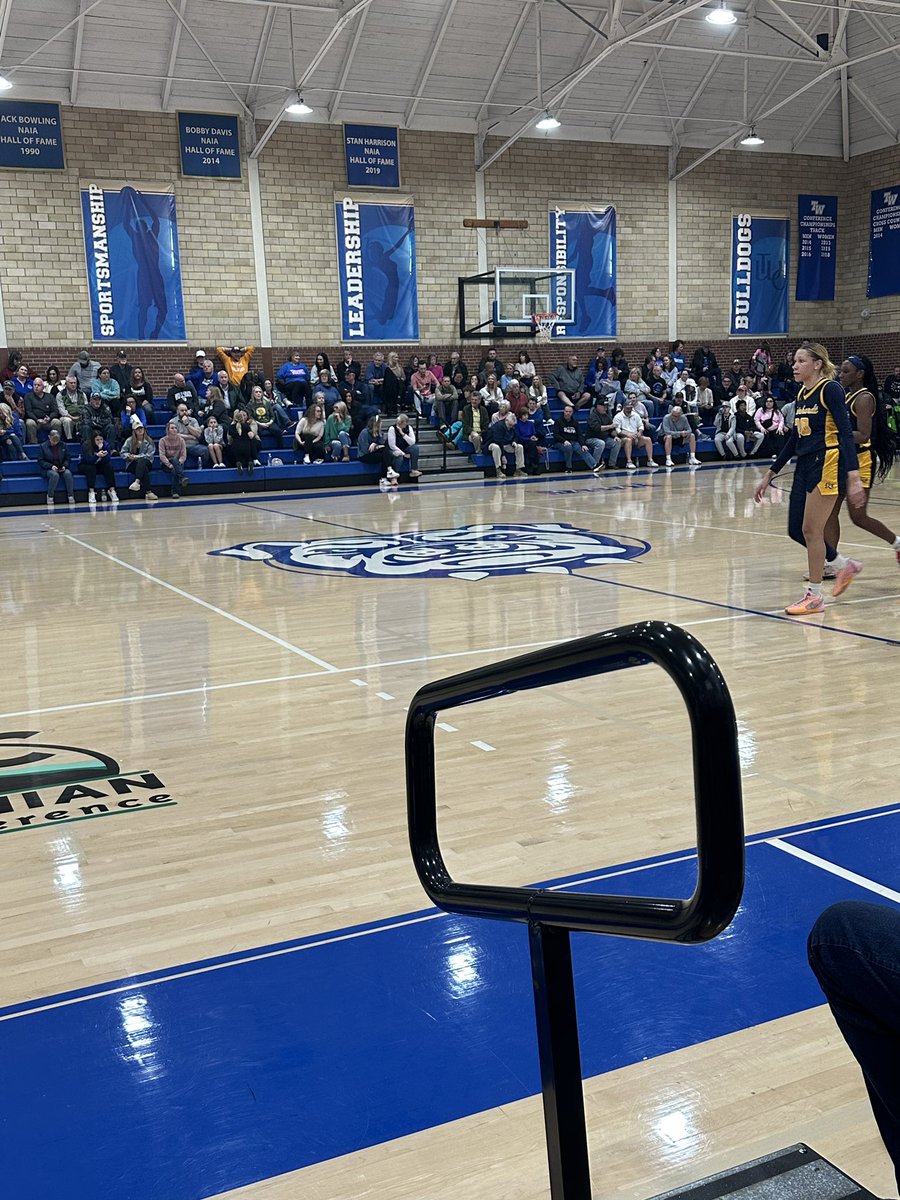 aly jones tweet media