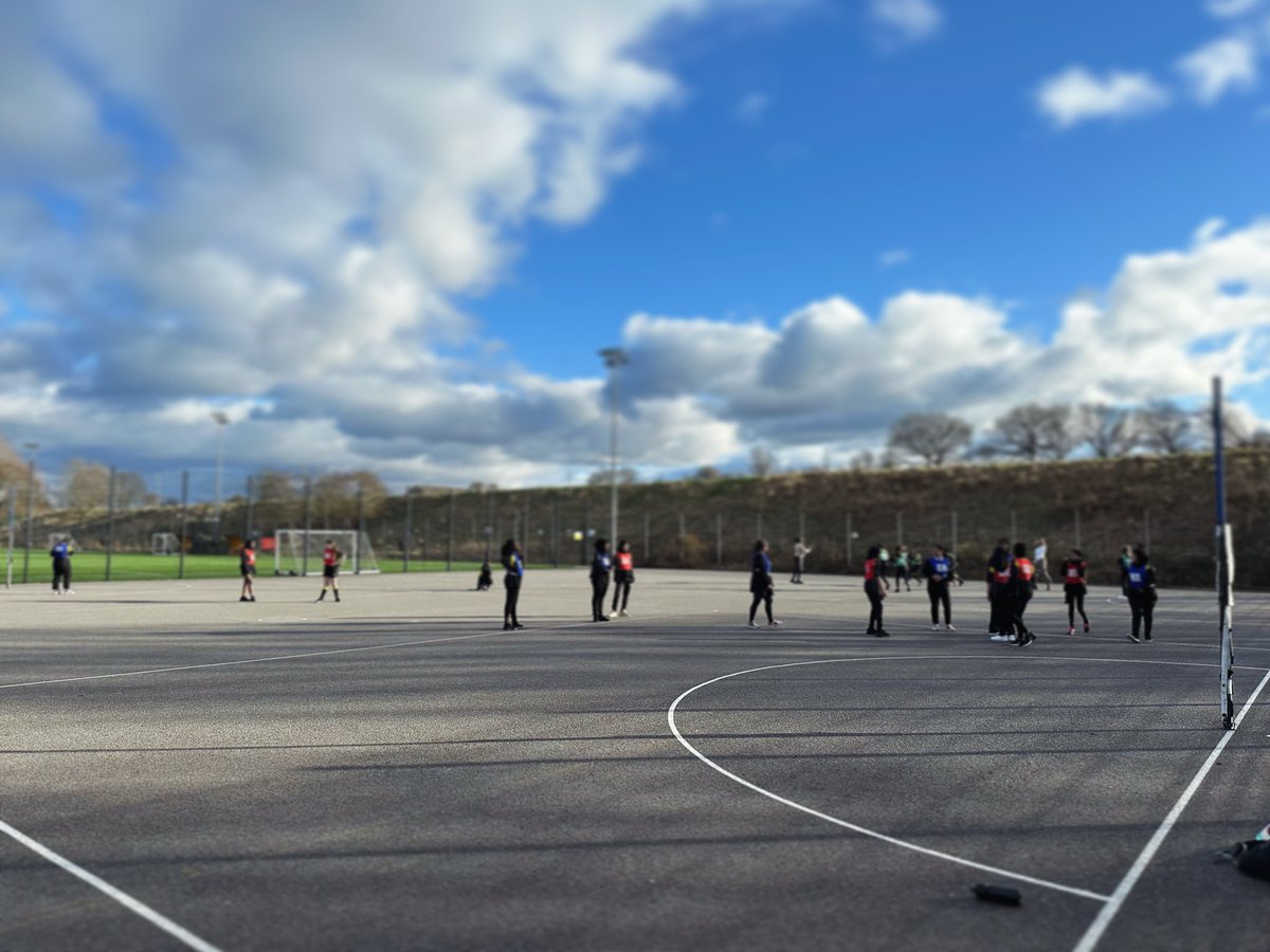 EssaHealth's tweet photo. Back to school means back to netball 🏐
Our year 7,8 and 10 teams working hard for their upcoming fixtures!
#teamessa #healthfaculty #allwillsucceed #allwillbehealthy 💚💛 https://t.co/LukJoLYgEz
