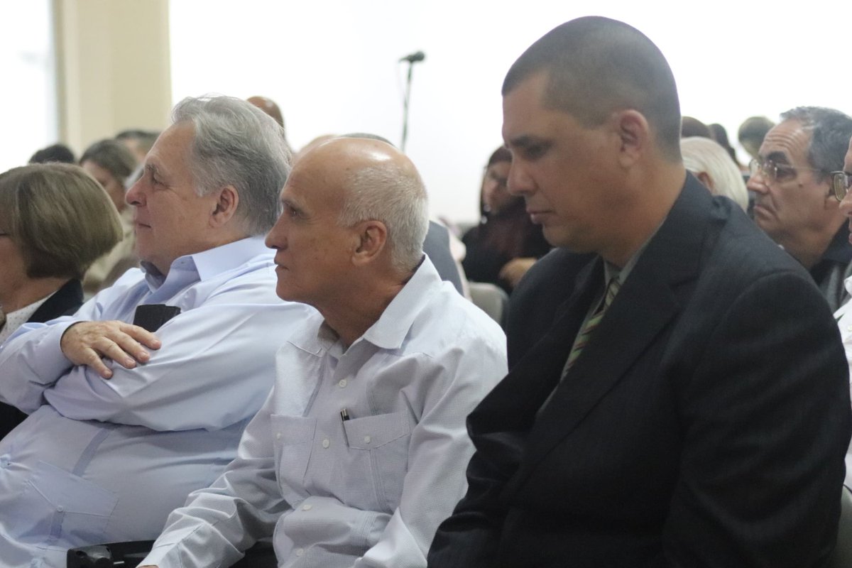 uc_camaguey's tweet photo. 🎙️Socializan investigaciones, resultados de Doctorados y Maestrías, parte del quehacer científico del #CEDET y su vinculación con los municipios como parte de las actividades por sus 25 años de creado.
#UCCuba #UniversidadCubana
#Cedet https://t.co/yT47LjKBsU