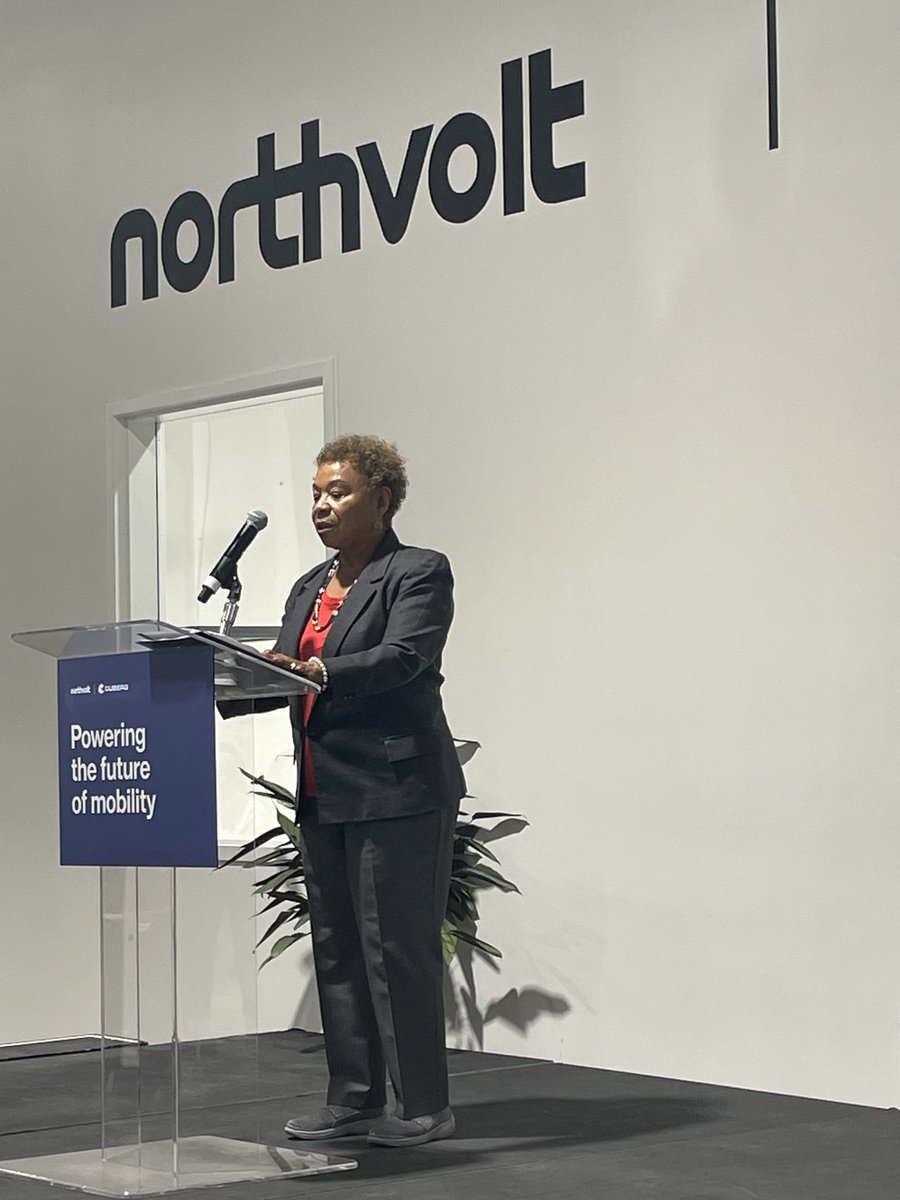 Jim_Hawley's tweet photo. So excited to see @SecGranholm celebrating opening of new Cuberg Northvolt facility in San Leandro—the Department of Energy’s lab-embedded entrepreneurship program provided a critical launch @BerkeleyLab https://t.co/wdvZHnZbdm