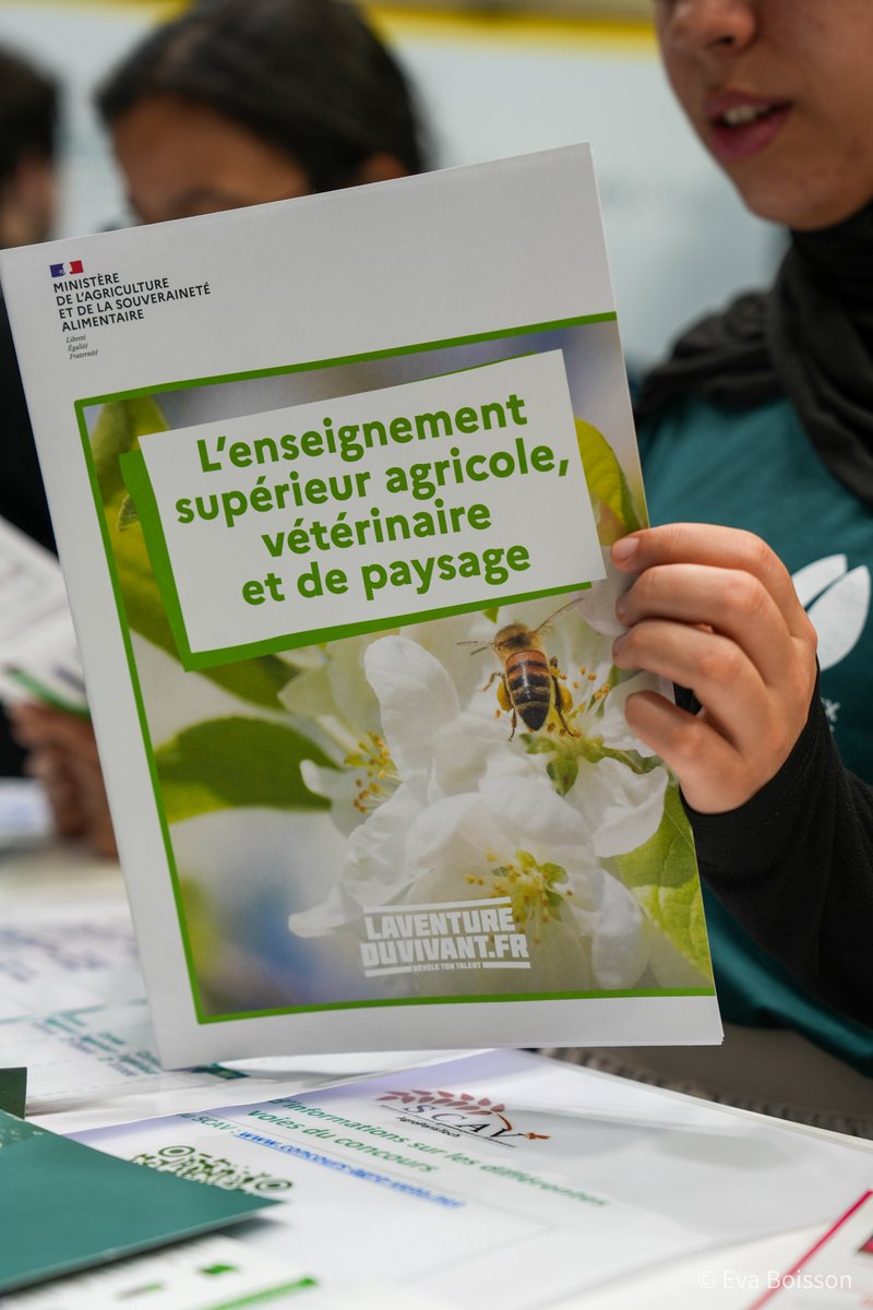 [#SIA2024] Retour sur cette 3ème journée au @Salondelagri riche en activités et en partage. Au programme : conférence sur le renouvellement des générations en agriculture, présentation de jeu sérieux, remise de labels et projection-débat ! 📍 Stand 4D039 📅 du 24/02 au 03/03