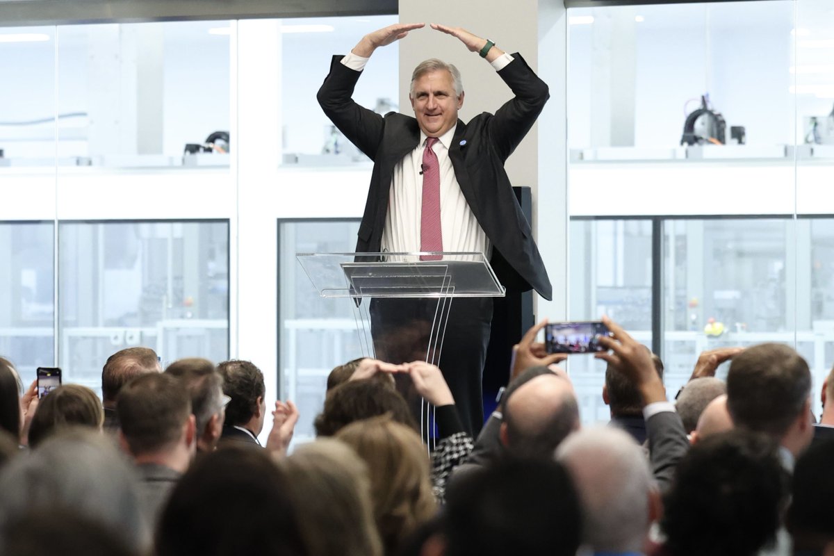 We joined <a href="/Amgen/">Amgen 🧪🔬🧬</a> today in celebrating the opening of the company’s 300,000 sq ft manufacturing facility that will employ 400 full-time staff. A biotech pioneer since 1980, Amgen reaches millions of patients around the world. Thank you, Amgen, for choosing #NewAlbanyOhio!