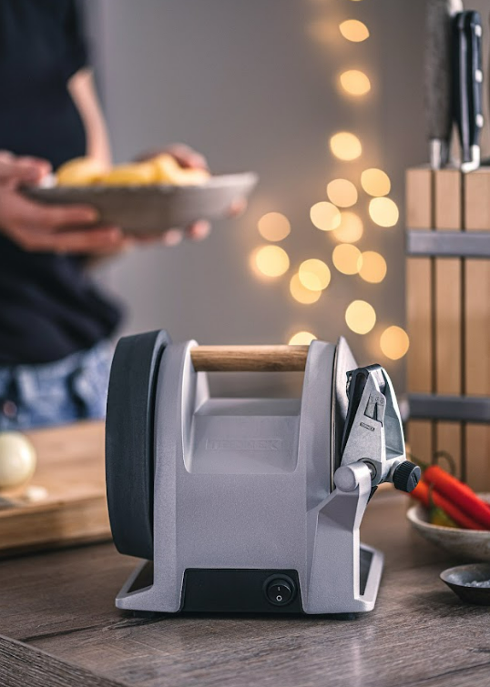 INTOUCH_RUGBY's tweet photo. INTRODUCING THE NEW TORMEK T-1 KITCHEN KNIFE SHARPENER ... https://t.co/yLBL26qSc9 Tormek Culinary ... now live @ https://t.co/mfuNWdJEhw #tormek #knifesharpener #mothersday #ad #gift https://t.co/yKlYKkX2wr