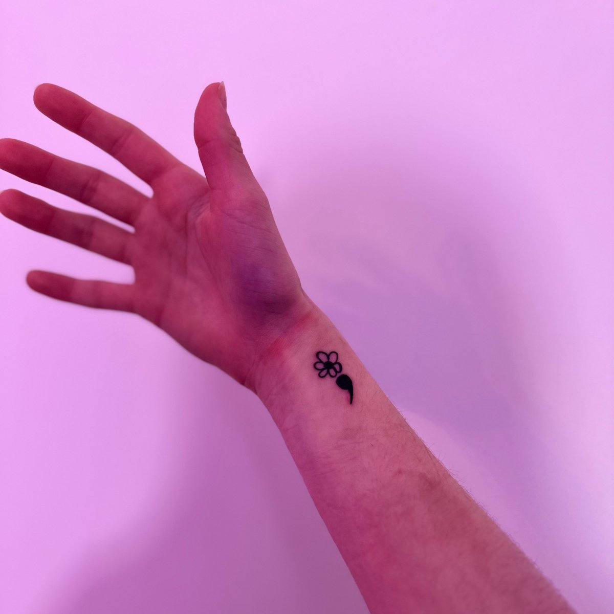 today i got a semi-colan tattoo 

for those who dont know the meaning, it represents living life despite struggles because "your story isnt over"

❤️