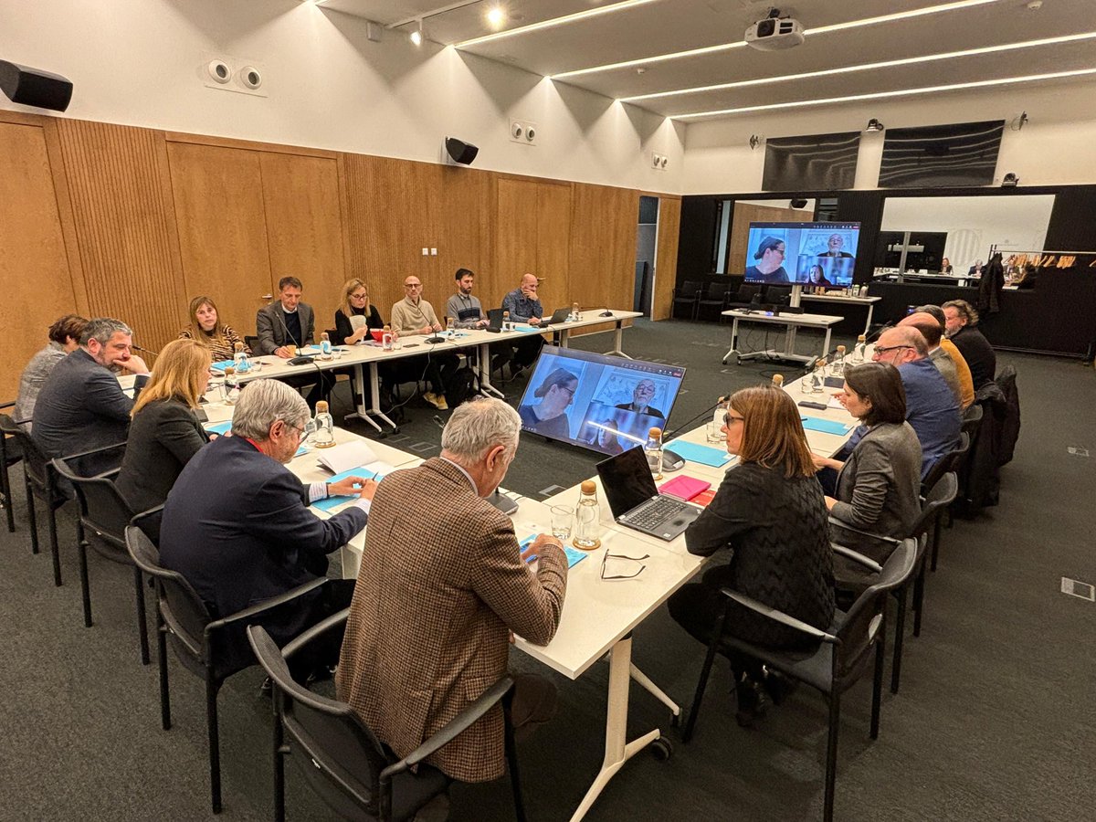 nataliamasguix's tweet image. 📁Hem celebrat una nova reunió del Consell Assessor en Política Econòmica de Catalunya (#CAPEC)

Una trobada molt profitosa on hem analitzat la importància de recuperar el pols inversor de @gencat i comentat el context de creixement, ocupació i productivitat a Catalunya

Gràcies!