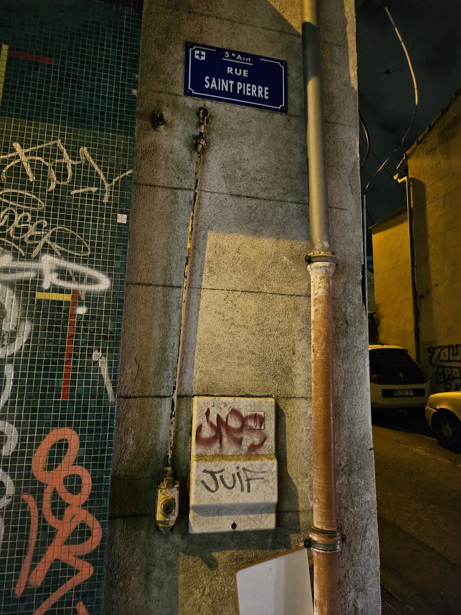 lepetitmrs's tweet photo. Je pense n'avoir jamais eu autant froid dans le dos chez moi dans ma France que j'aime..(signalement fait)
#antisemitisme @PoliceNationale @_LICRA_ @marseille 
Mais ce frisson me fais garder la tête haute, personne ne m'empêchera d'être Français, juif et fière 🇫🇷 je vous attend😤 https://t.co/Xs1LzHg9mz