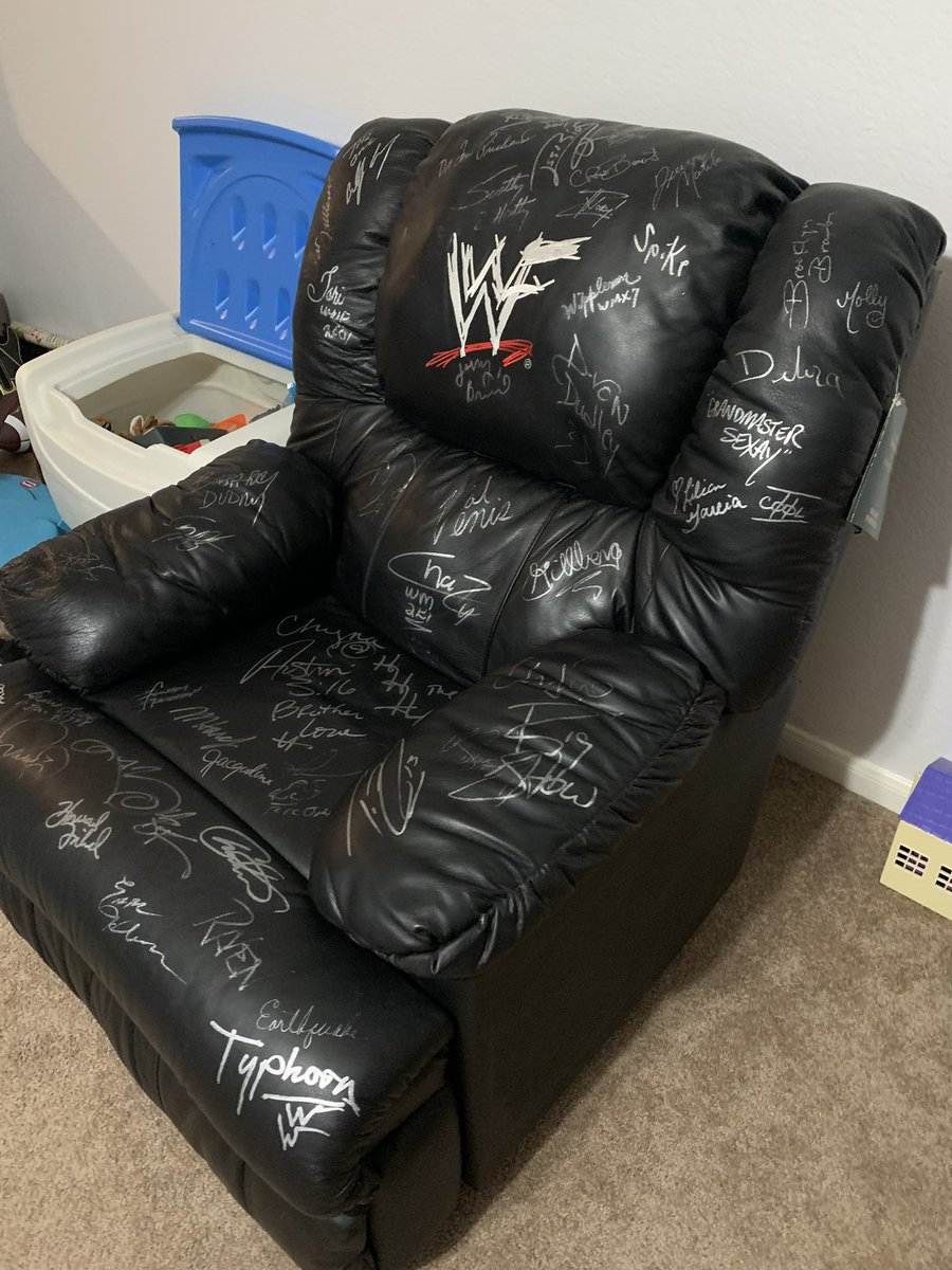 JennitalsTX's tweet photo. @TheRock hey know anyone who would wanna add this to their personal collection @VinceMcMahon https://t.co/hEcUVcLRfk