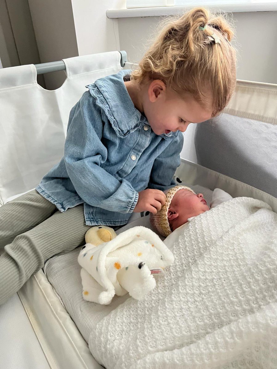 Poppy Sofia Henson 25/2/24❤️👨‍👩‍👧‍👧
Even more outnumbered now😬