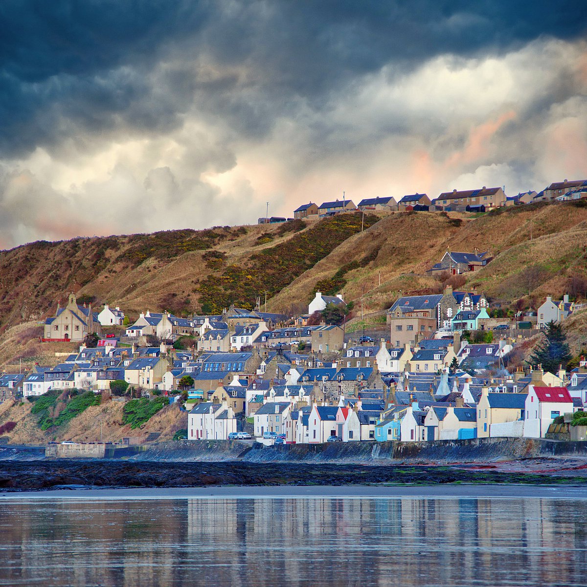 Gardenstown, Aberdeenshire @visitabdn @VisitScotland @ScotsMagazine #ThePhotoHour #StormHour #Aberdeenshire #Scotland