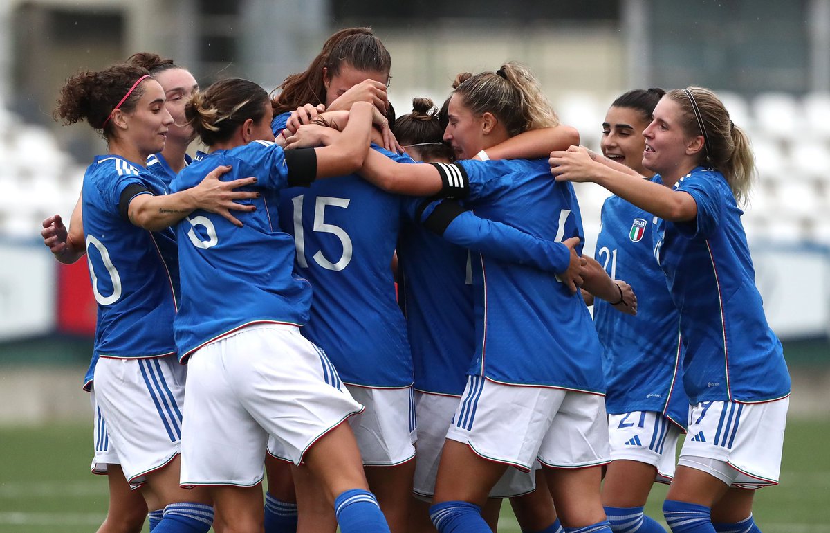 AzzurreFIGC's tweet photo. #Under23 🇮🇹
🔥 Finisce 3 a 3 con il Portogallo
⚽️ In gol #Arcangeli, #Soffia e #Filangeri
🗣️ #Grilli: "Partita che ci dà esperienza"
▶️ https://t.co/GzS0zbBN8C
#Azzurrine #VivoAzzurro https://t.co/pgfMnJiDEd