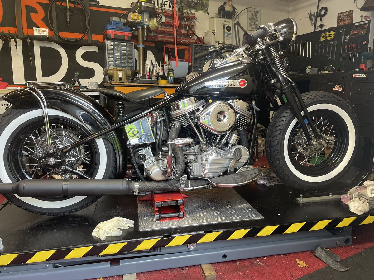 Neue Socken für die Panhead diesmal mit Weißwand 😁
Der Sommer kann kommen 😎✌🏻